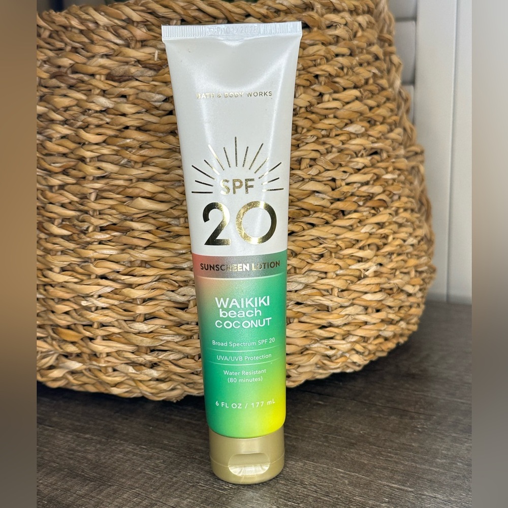 Bath & Body Works Waikiki Beach Coconut Sunscreen 20 SPF NEW